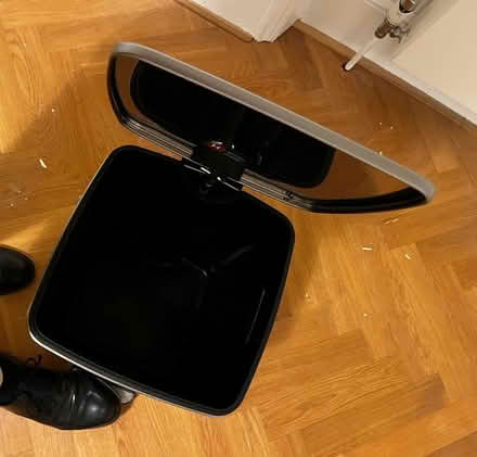 Photo of free Pedal bin (Holland Park W11) #1