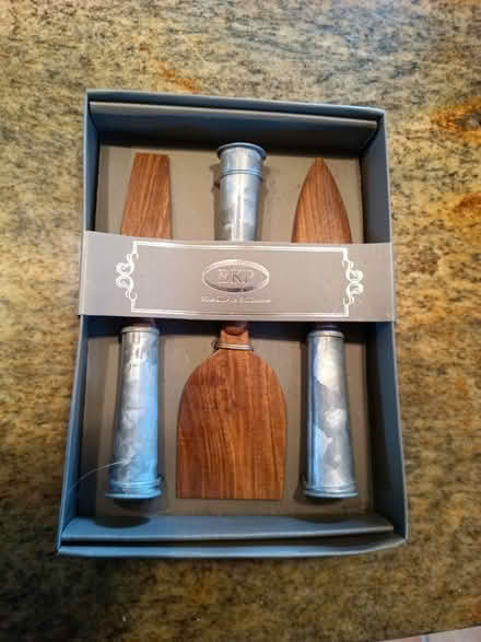 Photo of free cheese cutting set (winchester) #1