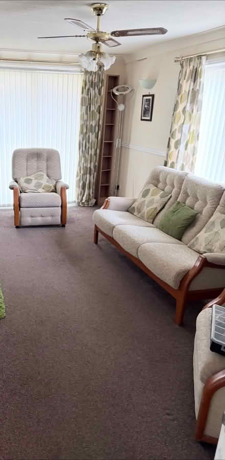 Photo of free Settee and 2 recliner chairs (Frodsham) #1