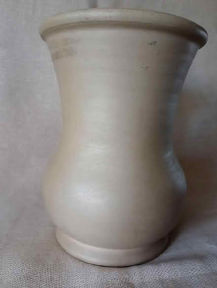 Photo of free Earthenware vase (Kingsway) #2