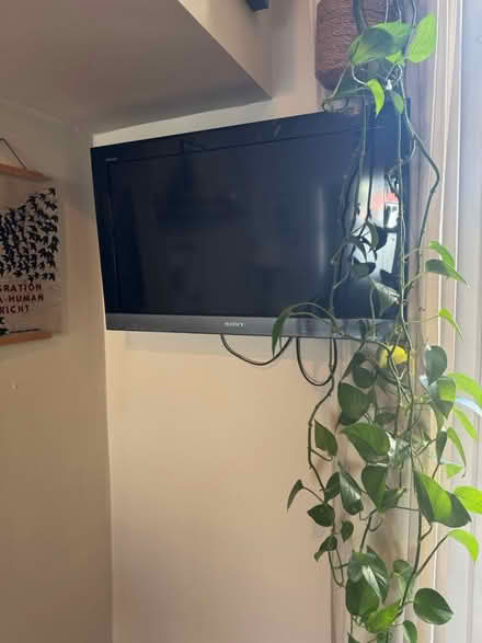 Photo of free Sony telly with wall bracket (Harringay N4) #1
