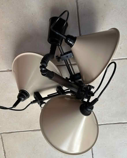 Photo of free rise-&-fall pendant light-fitting (Dublin 4) #1