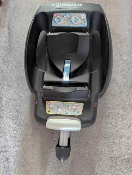 Photo of free Baby car seat + isofix base (Harringay N4) #4