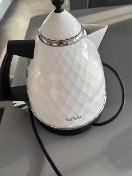 Photo of free Matching DeLonghi Kettle & Toaster Set (Welwyn AL6) #4