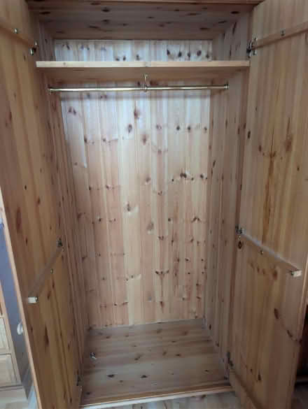 Photo of free Wardrobe and chest drawers (Me14 5qp) #3