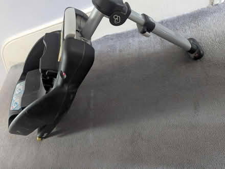 Photo of free Baby car seat + isofix base (Harringay N4) #3