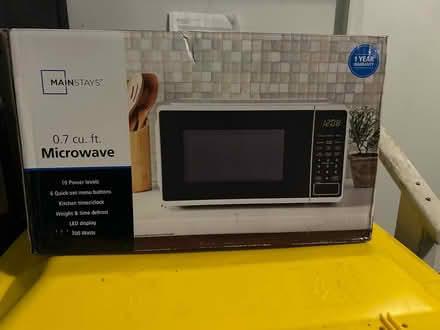 Photo of free College dorm/apt items (Oakton, VA) #1