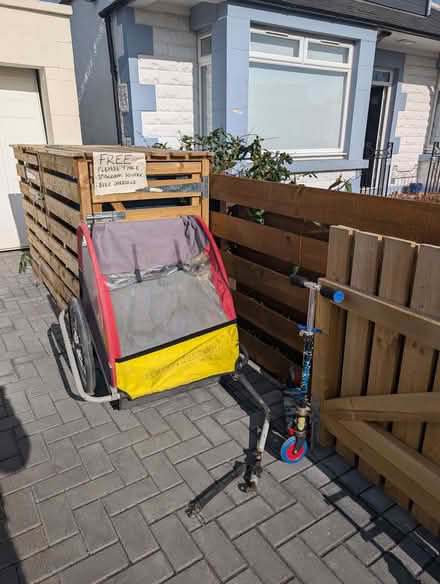 Photo of free Double bike trailer and Spiderman scooter (Carrick Knowe EH12) #1