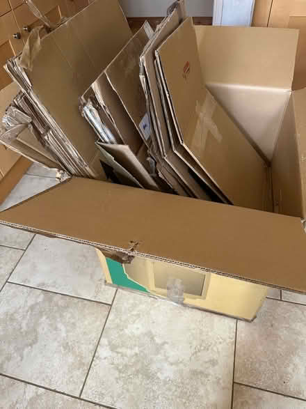 Photo of free Moving boxes approx 10 medium size - good clean condition (Surrey Heath GU15) #1