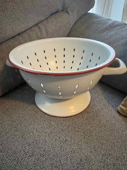 Photo of free Enamel style footed colander (Newton Leys MK3) #1