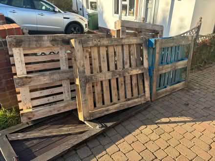 Photo of free 4 palletts (Harpenden AL5) #1