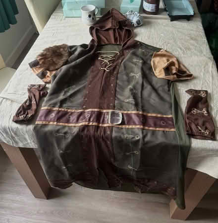 Photo of free Robin hood costume (Leigh) #1