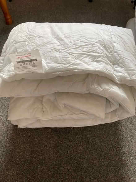 Photo of free Double 10.5 tog duvet (Oakwood Derby) #1