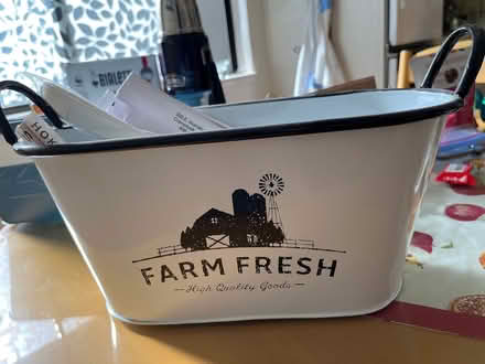 Photo of free Tin Tubs from Gift baskets (Saratoga Village) #3