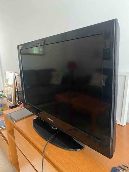 Photo of free Samsung tv (Maidenhead SL6) #1