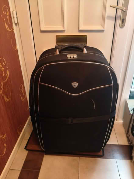 Photo of free Suitcase (Lee SE3) #2