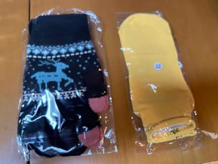 Photo of free gloves and socks (Wedgwood) #1