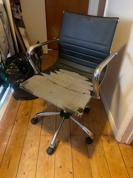 Photo of free Ames-style off chair for recovering (Chesham HP5) #1