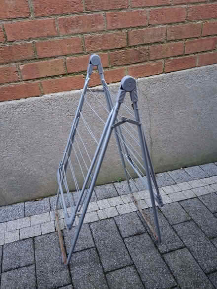 Photo of free Plastic & metal clothes airer (BT8) #3
