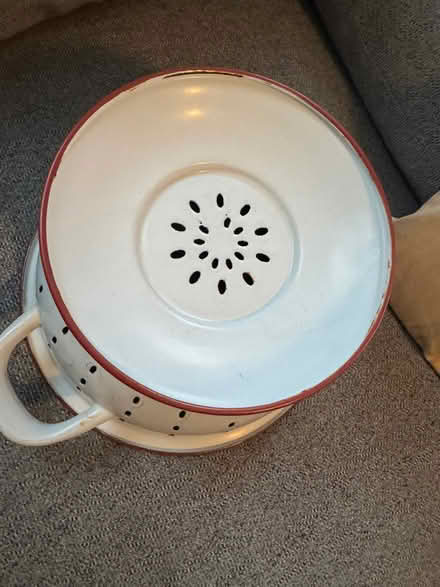 Photo of free Enamel style footed colander (Newton Leys MK3) #3