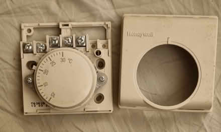 Photo of free Honeywell thermostat (Lampton TW3) #2