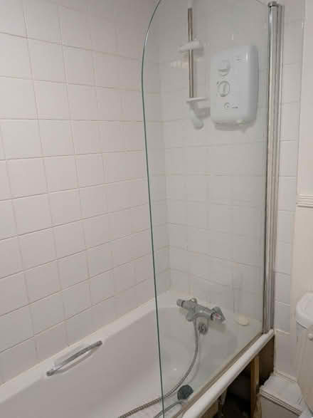 Photo of free White bathroom suite (Lychpit RG24) #3