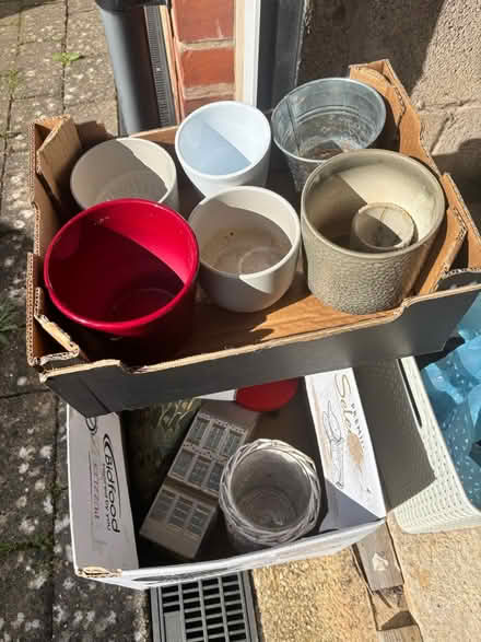 Photo of free Assortment of houseplant pots (Stroud) #1
