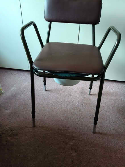 Photo of free Commode (Lee SE3) #1