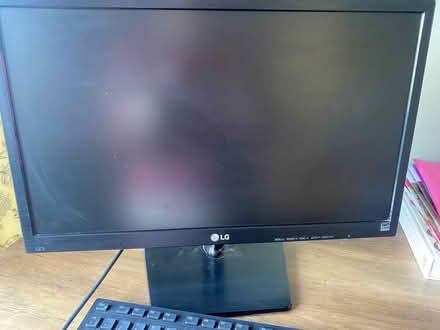 Photo of free LG computer screen, Dell keyboard and Microsoft mouse (Offenham WR11) #1