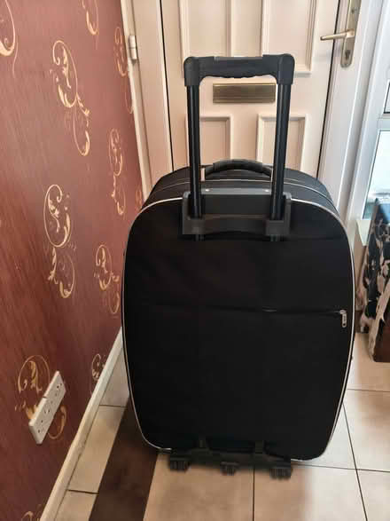 Photo of free Suitcase (Lee SE3) #3