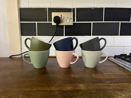 Photo of free Set of 6 mugs (GU9) #1