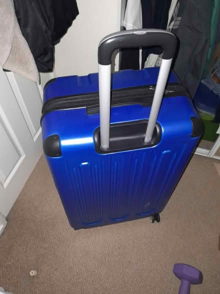 Photo of free Large hard shell suit case (Welwyn Garden city AL7) #3