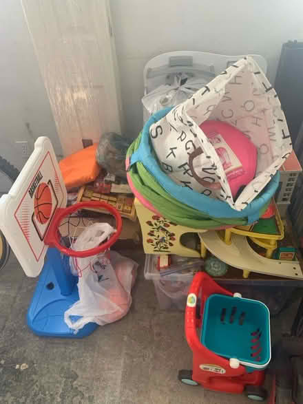 Photo of free All kinds of kid toys (San bruno avenue) #1