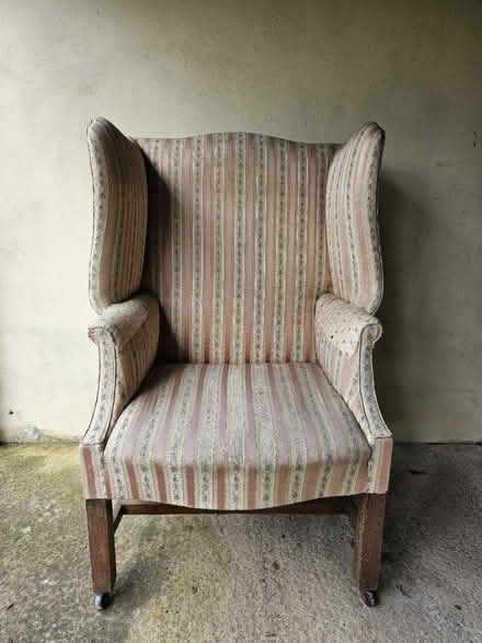 Photo of free Vintage chair (Ba7 7jr) #1