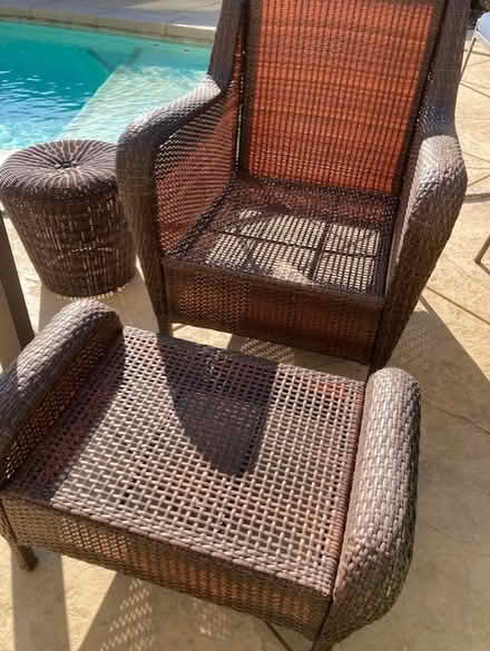 Photo of free Outdoor Furniture (thousand oaks) #1