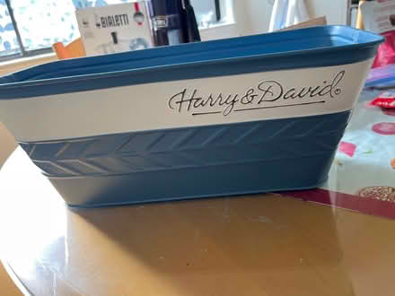 Photo of free Tin Tubs from Gift baskets (Saratoga Village) #2