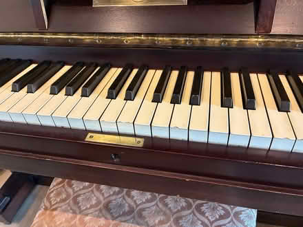 Photo of free J&J Hopkinson piano (FY6 Carleton) #3