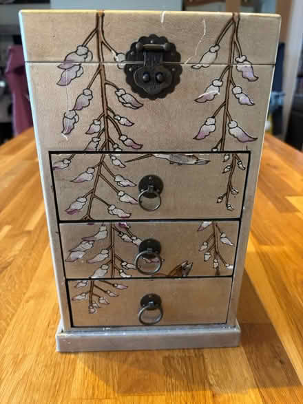 Photo of free Jewellery box (Sigglesthorne HU11) #1
