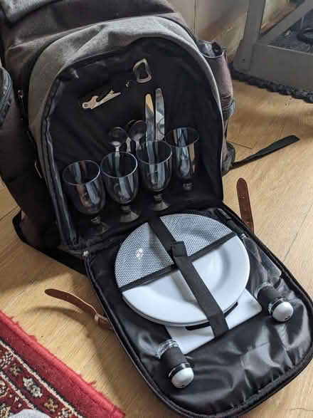 Photo of free Picnic backpack set (Wavertree L15) #1