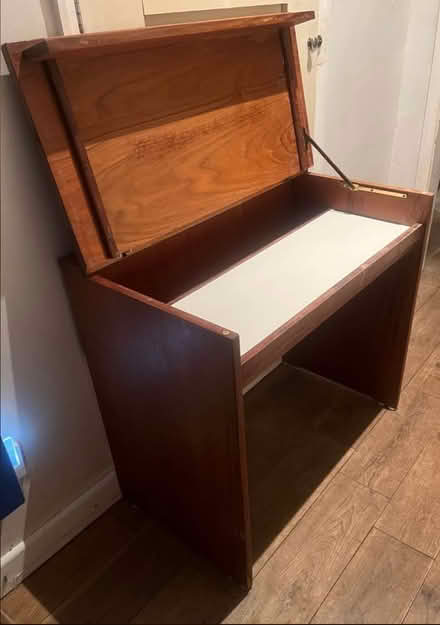 Photo of free desk (Queen's Park BN2) #3
