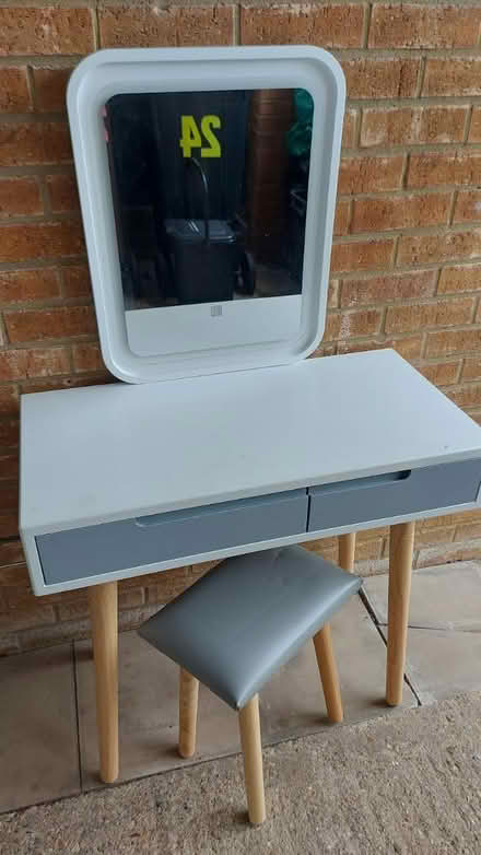 Photo of free Dresser table (Twyford RG10) #2