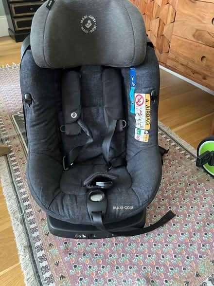 Photo of free Maxicosi I-size car seat 0-15m (Ladywell SE4) #2