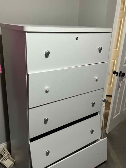 Photo of free White dresser (Connecticut) #1