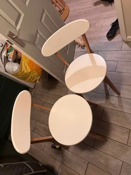 Photo of free White chairs (E17) #2