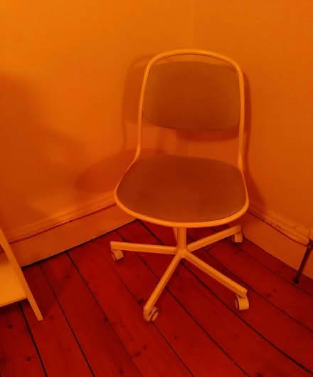 Photo of free adjustable stool (Shandon EH11) #1
