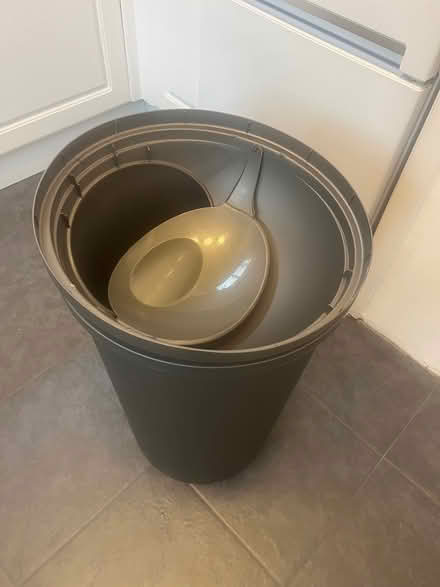 Photo of free Rubbish bin (St John’s Wood NW8) #2