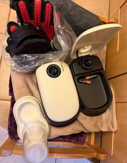 Photo of free 2 meal pet feeder & water dispenser plus bed (Bestwood Park Estate NG5) #1