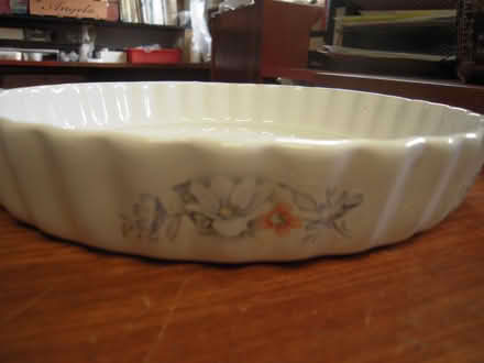 Photo of free White and patterned quiche dish (Maidenhead SL6) #1