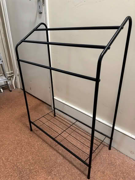 Photo of free Towel and cloth rack (E5) #1