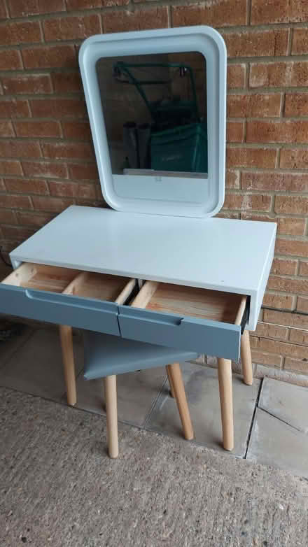 Photo of free Dresser table (Twyford RG10) #1